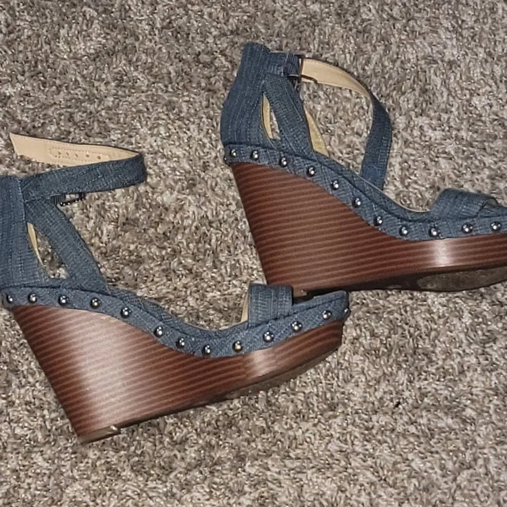 π JESSICA SIMPSON DENIM WEDGE HEELS - Picture 1 of 2